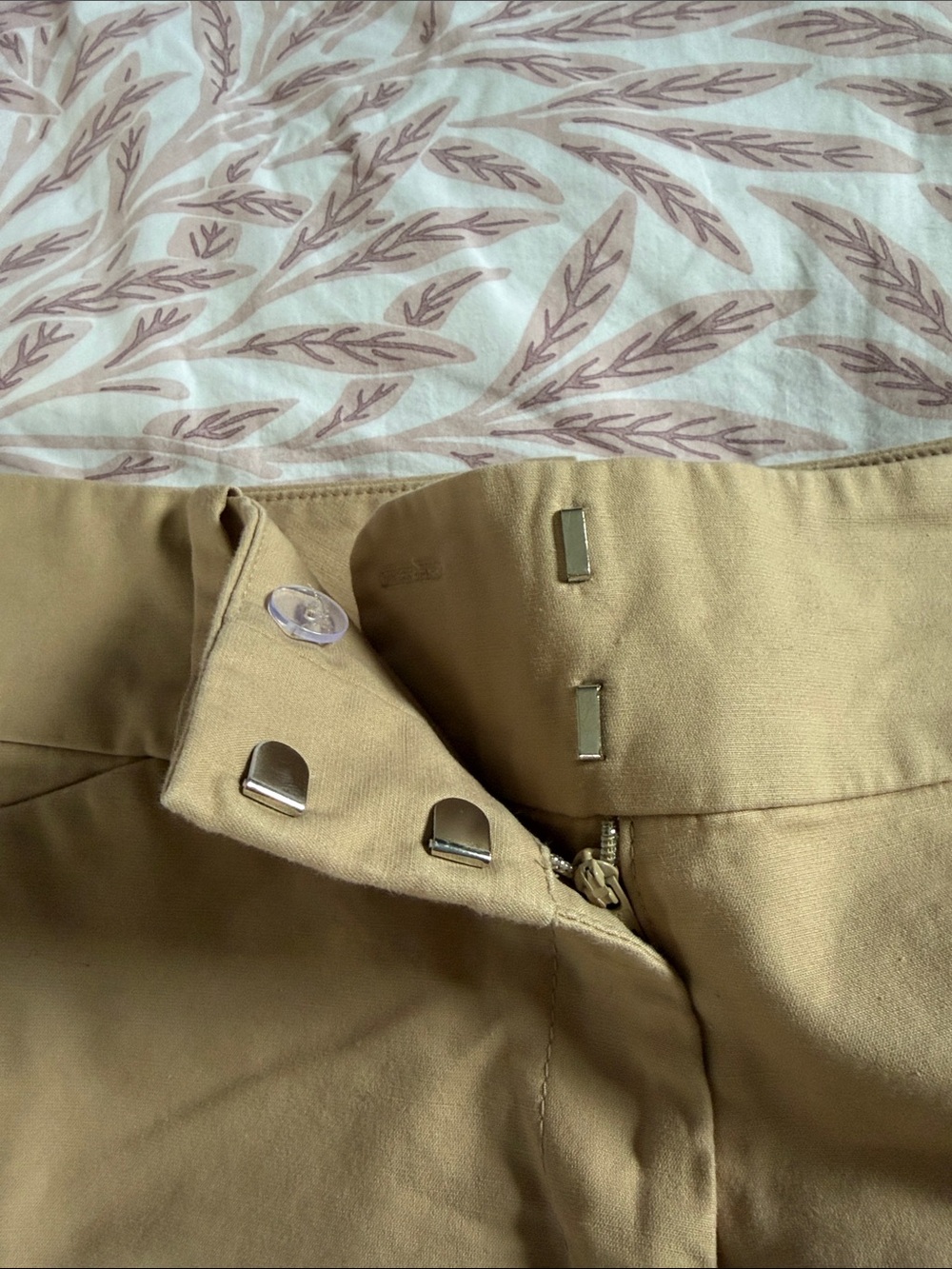 Ann Taylor Factory Signature Beige Shorts - Picture 6 of 6